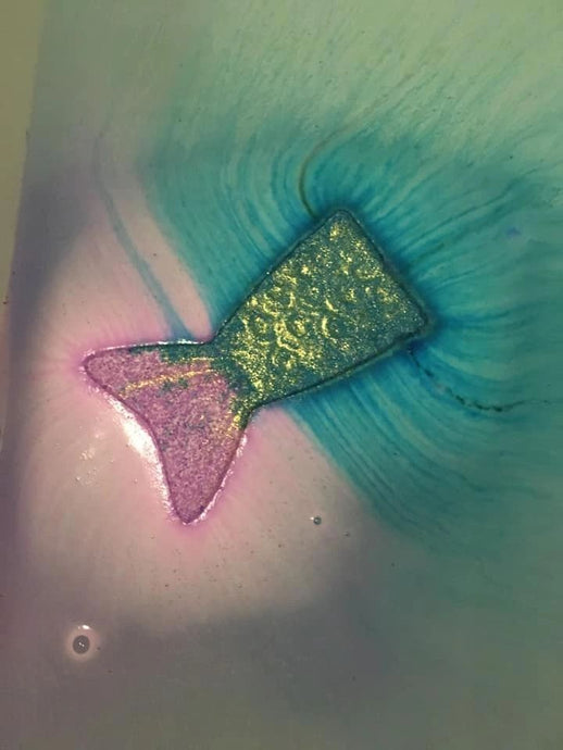 Mermaid Tail - The Mermaid Tail shaped bath bomb is scented in Sweet Red Berry Sorbet which is a lovely fruity scent. Coloured in a teal blue and purple with a gold mica finish.