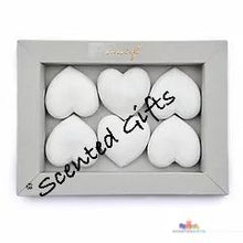 Load image into Gallery viewer, Drawer Freshener pebble pack 6 assorted Scents  A classic with a modern twist, these delightful hand crafted treasures are suitable for fragrancing any small spaces such as drawers, wardrobes, dressing rooms or even the car.
