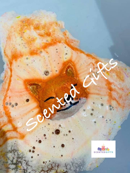 Freddie fox shaped bath bomb  How cute is our Freddie fox! Fragranced in rhubarb and custard with hidden black embeds and orange with white and black detail. demo